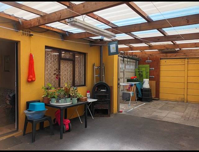 3 BEDROOM HOUSE FOR SALE IN PELIKAN PARK